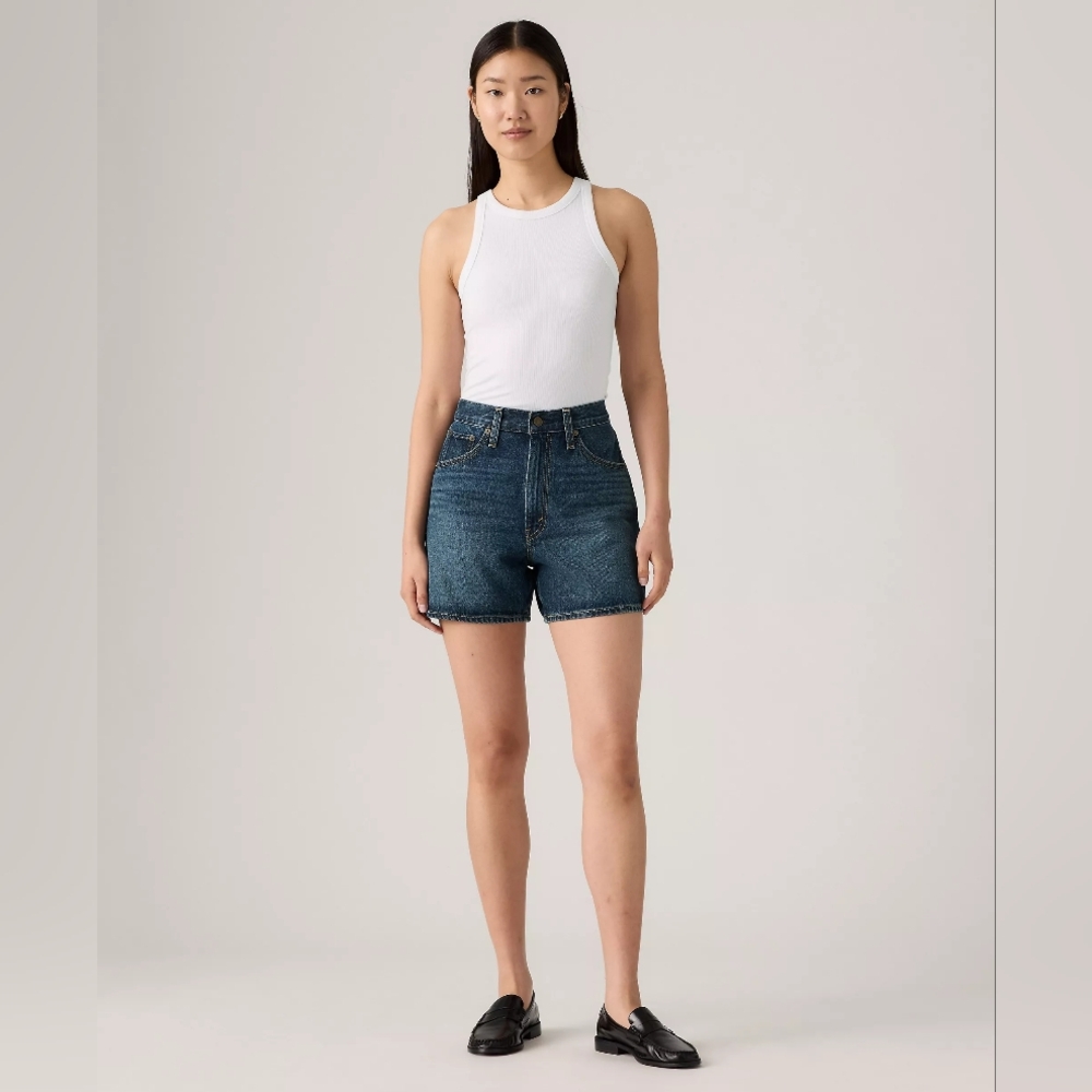 Levi's Cinch Mid-Thigh Short in Cookie Crunch